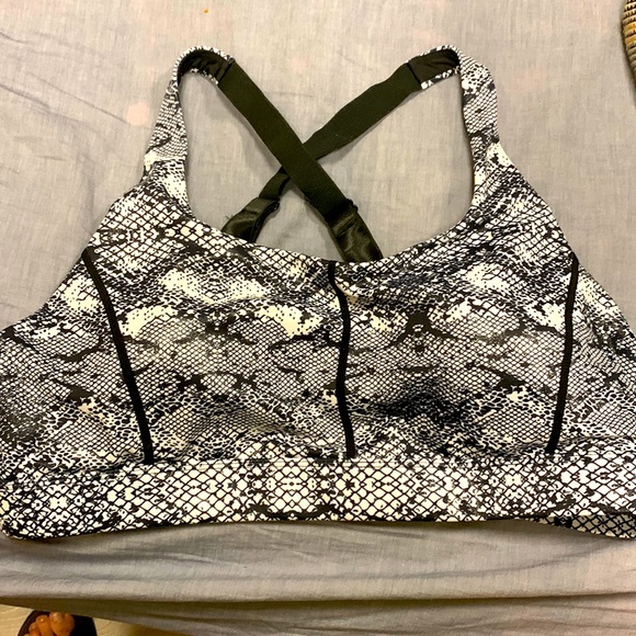 Zyia Light and Tight Cobra Metallic Bra - Picture 1 of 2